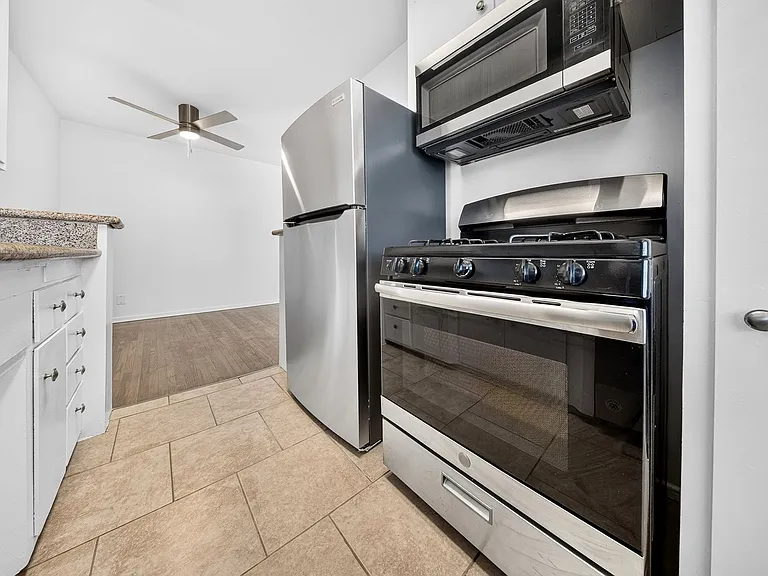 1412 W. 17th St — Photo 12