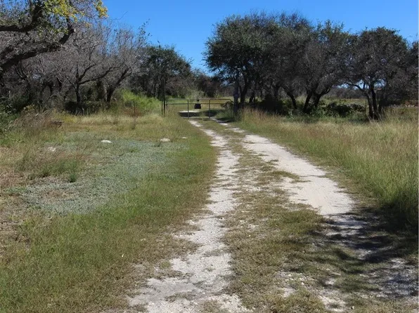 121 Kluge Trl, Rockport, TX 78382