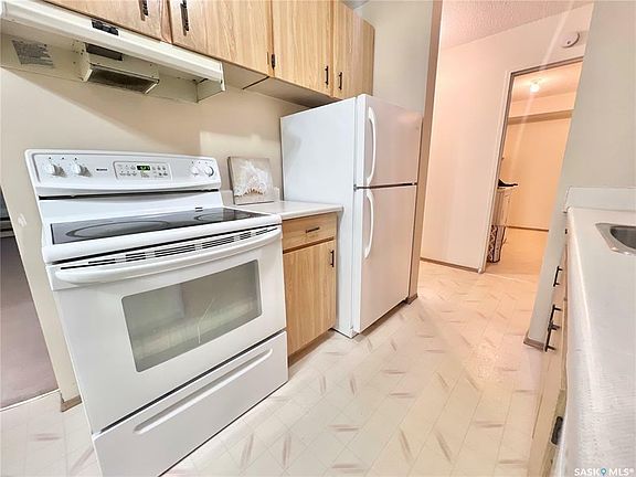 5th image of 310 Stillwater Dr #114