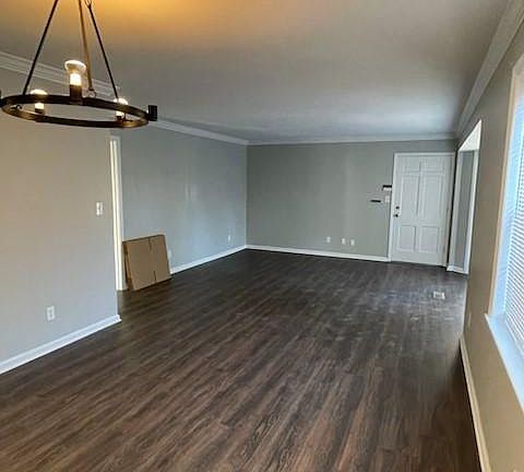 den/dining room facing front door