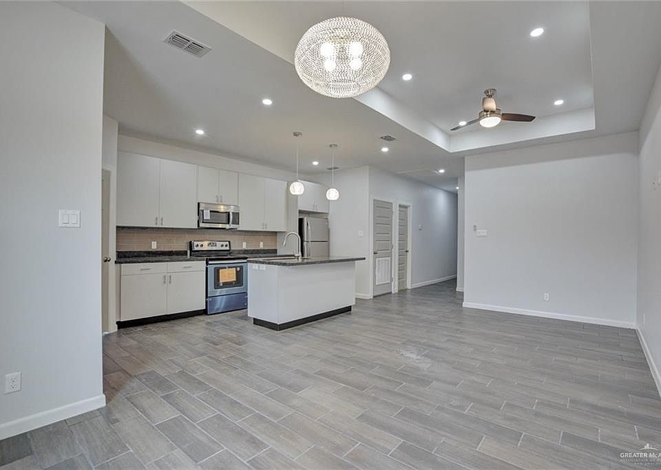2nd image of 1522 New Orleans Cir