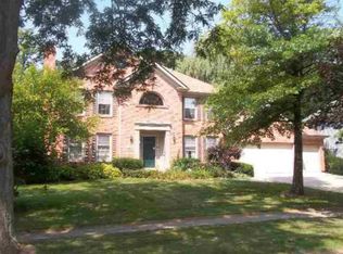 990 Ridgewood Dr, West Chicago, IL 60185