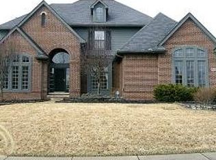 45839 Bristol Cir, Novi, MI 48377