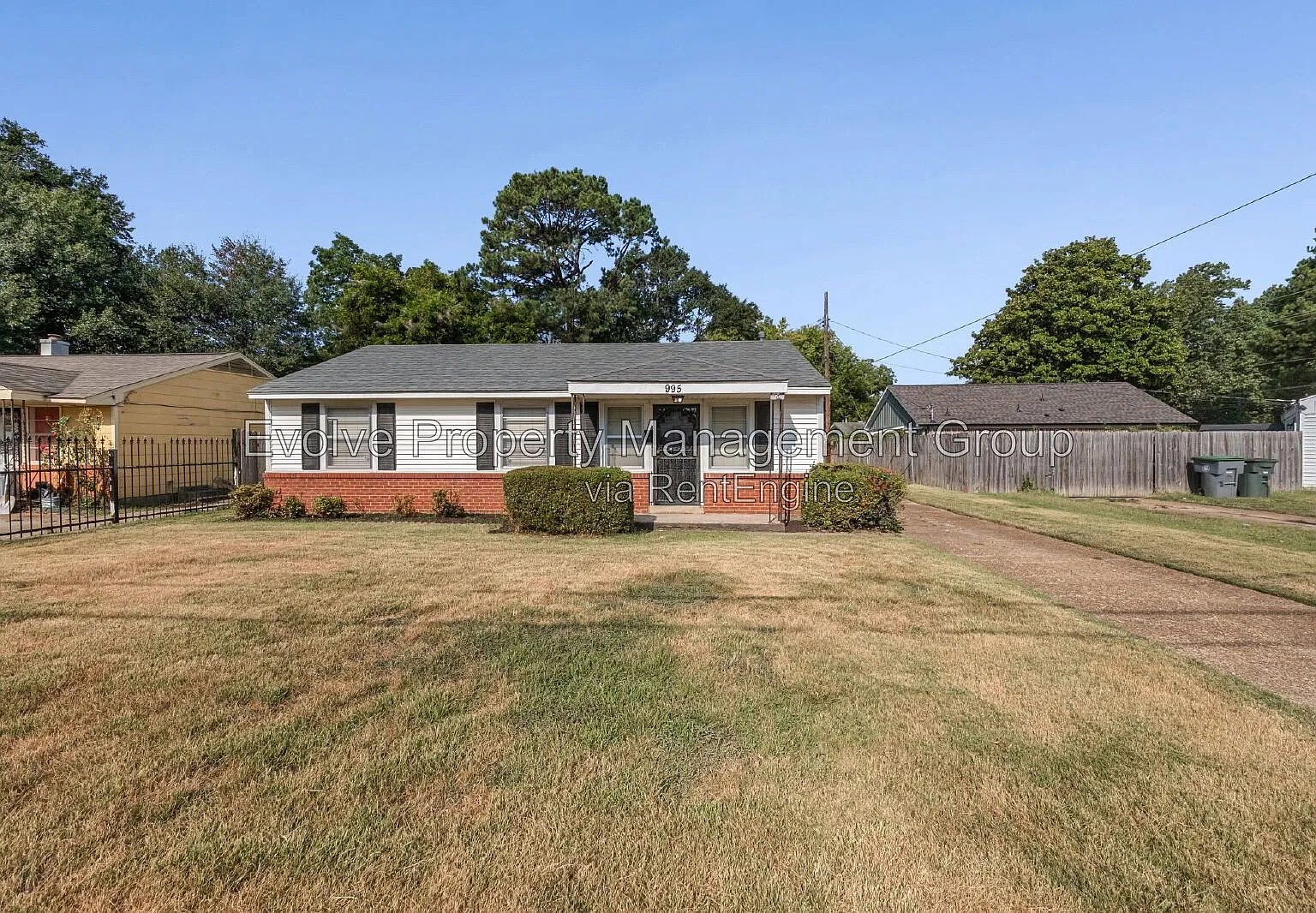 3 bed, 2.0 bath, 1290 sqft, $1,395 — Photo 1