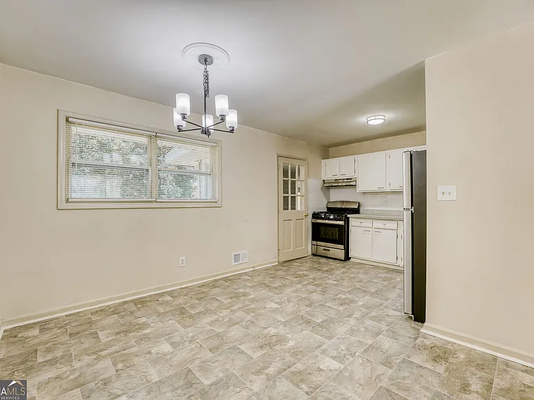1340 Pineglen Dr — Photo 4