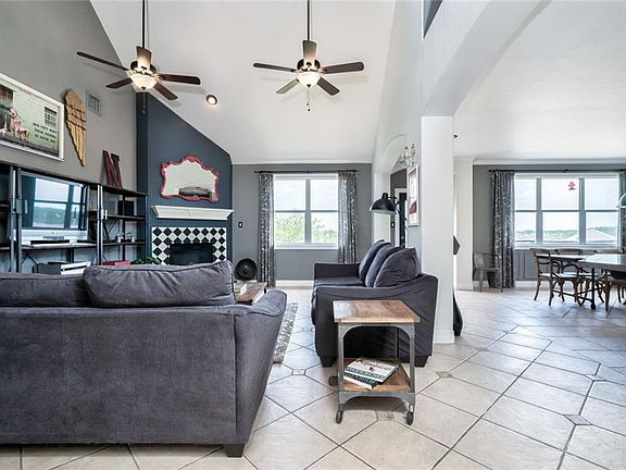 5th image of 22410 Briarcliff Dr