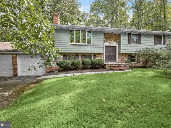 4000 Roop Rd, New Windsor, MD 21776