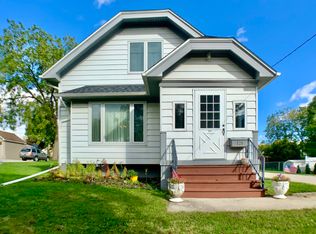 121 N Hine Ave, Waukesha, WI 53188