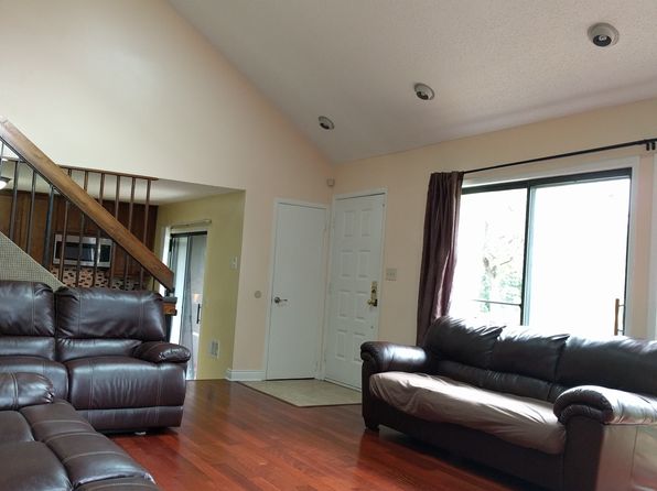 52 Westgate Dr
