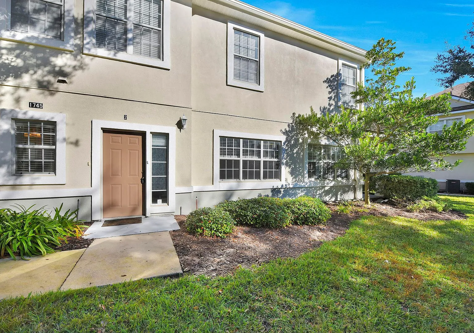 Bright and Spacious Townhome in Gate Community — Photo 2