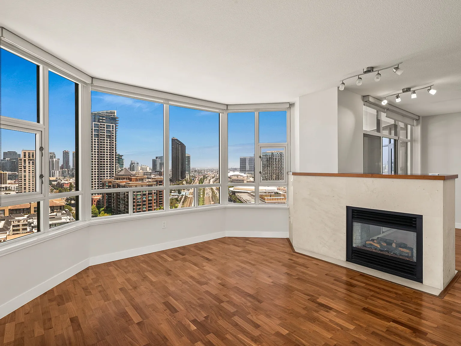 2 bed, 1374 sqft, $4,950 — Photo 3