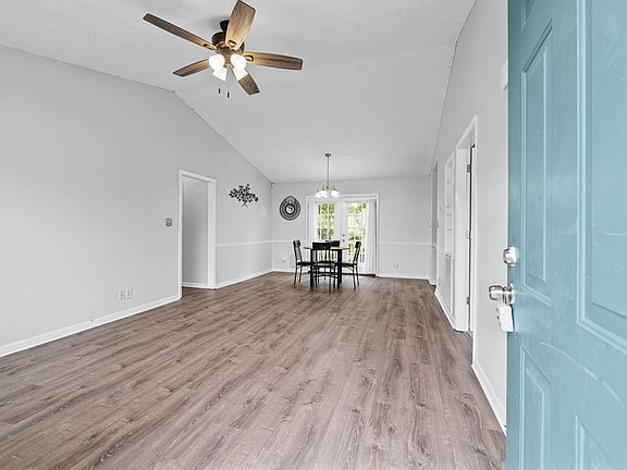 5th image of 354 Broadmore Dr