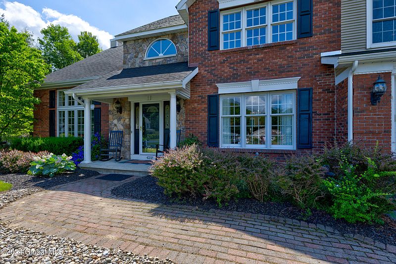 2nd image of 4232 Picadilly Circle