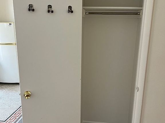 5th image of 2314 19th St NW #10