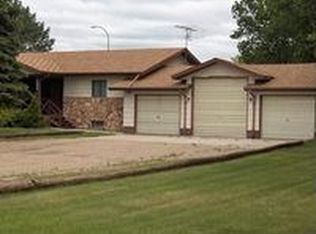 606 Gilead Ave, Wyndmere, ND 58081