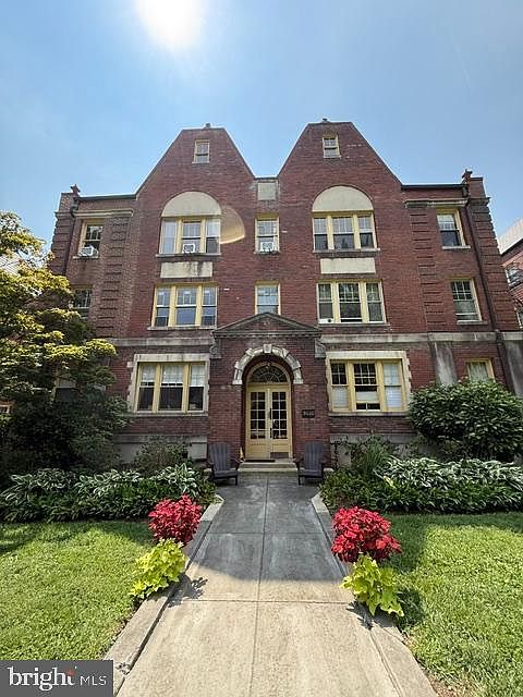 1st image of 3020 Porter St NW APT 301