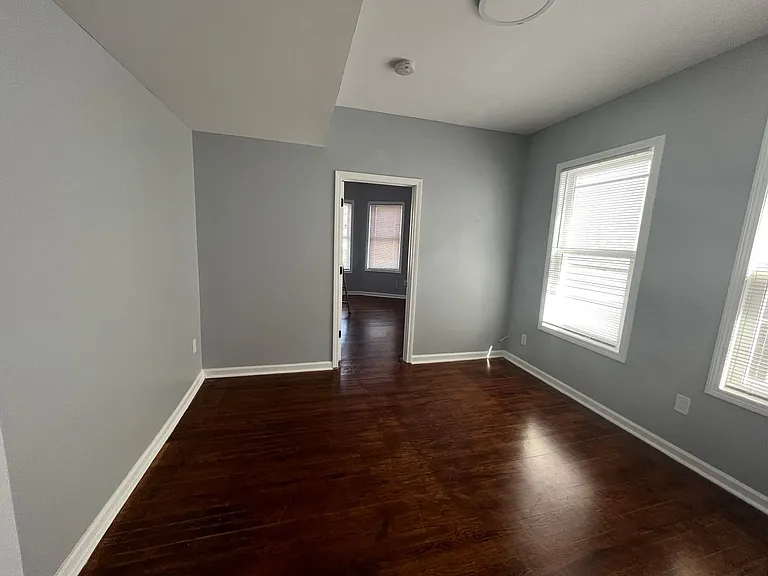 302-304 Howard Ave — Photo 33