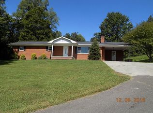 1549 N Charles G Seivers Blvd, Clinton, TN 37716