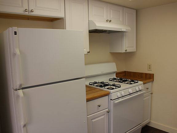 3rd image of 715 Creston Rd #D
