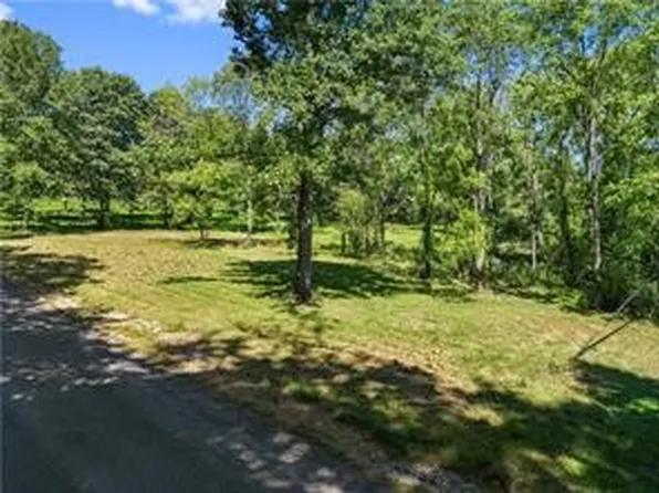 5 Hemlock Dr, Franklin, PA 16323