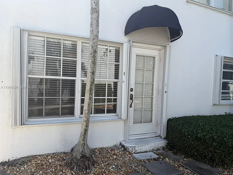 5116 SW 57th Ave #A — Photo 2