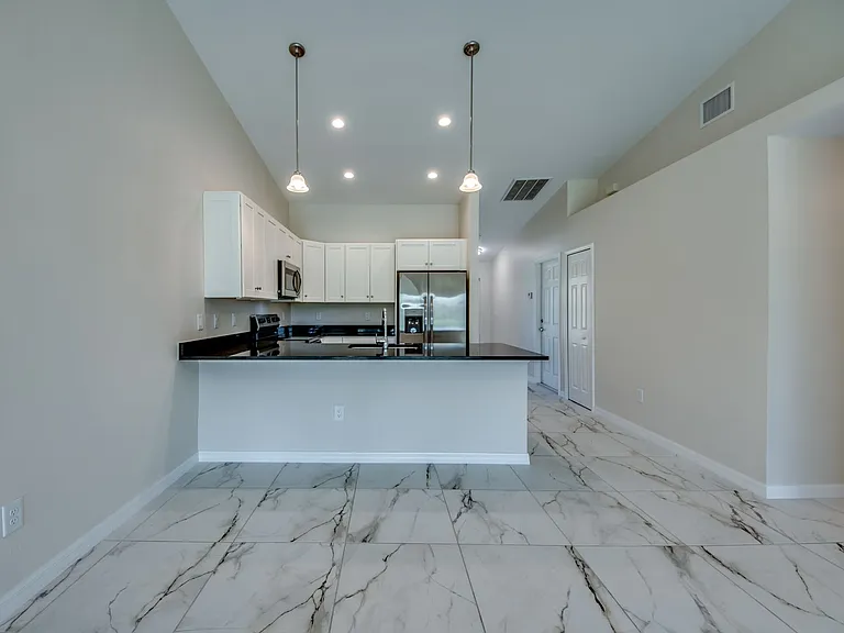 3419-3421 SW 15th Pl — Photo 9