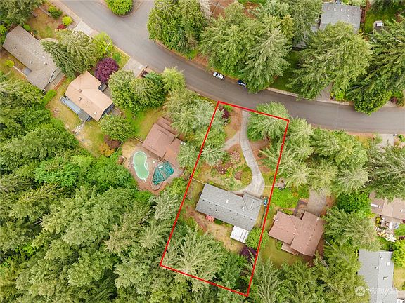 2nd image of 2209 Lakemoor Drive SW