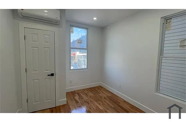 Building Photo - 113 E 184th St #2