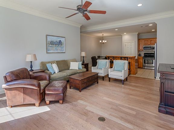 3rd image of 10218 Springtree Ave