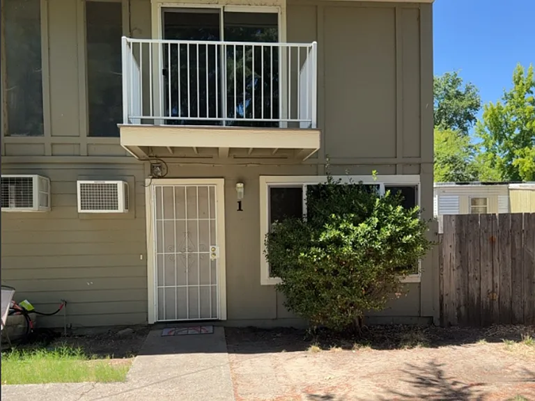 3001 Lakeshore Blvd — Photo 1
