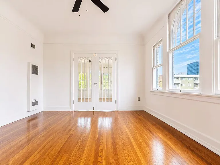 361 S Berendo St — Photo 7