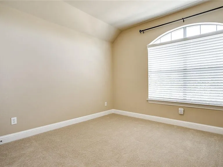 8613 Empire Blvd — Photo 20