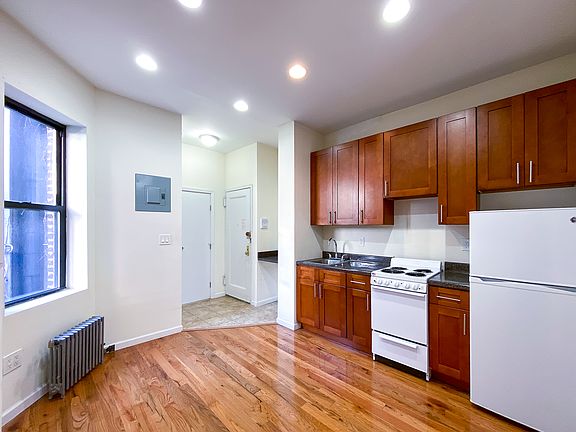 5th image of 136 E 28th St APT 2RW