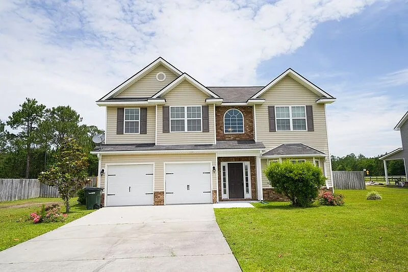 4 bed, 2.5 bath, 2670 sqft, $2,350 — Photo 3