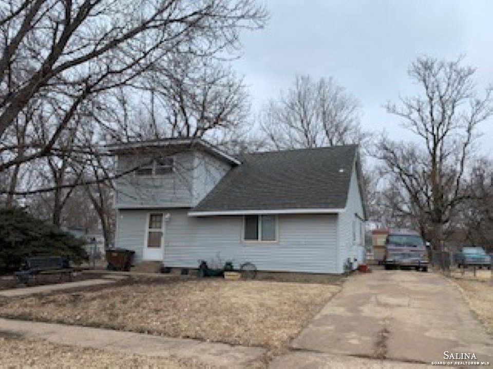 1st image of 1320 N 4th St