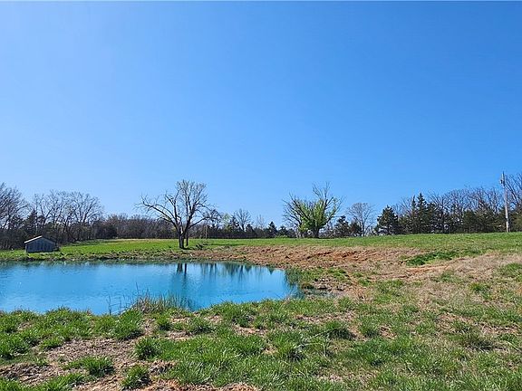 3rd image of 108 Greystone Rd