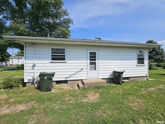 3rd image of 606 N Russell Ave