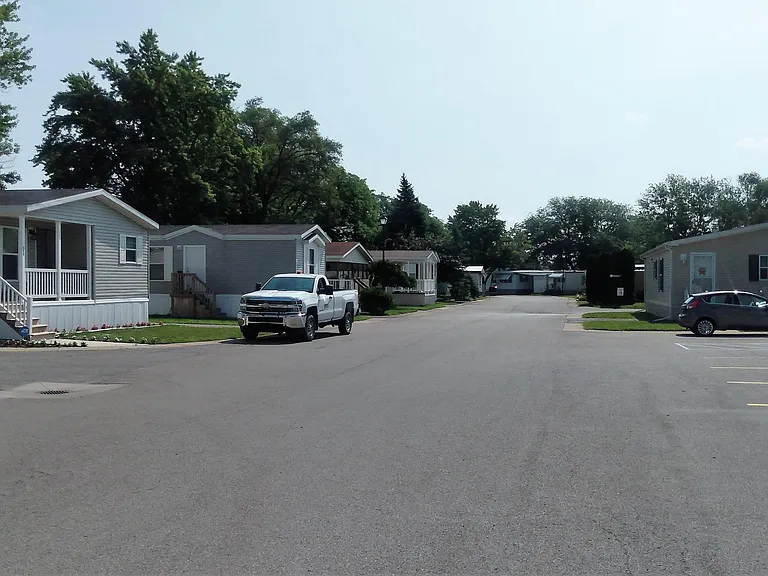 Reynolds Senior Village — Photo 6