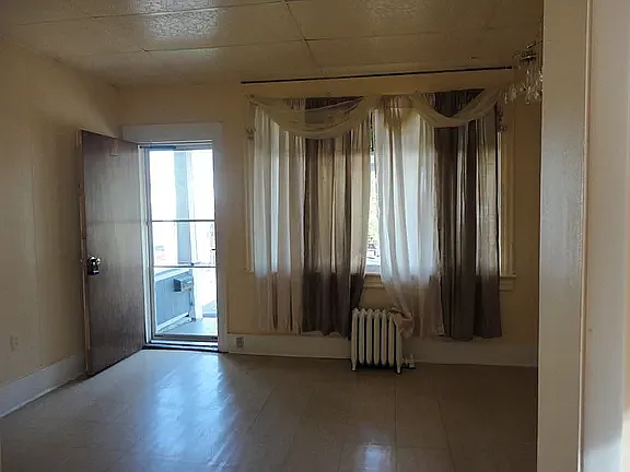 123 N Meade St — Photo 6