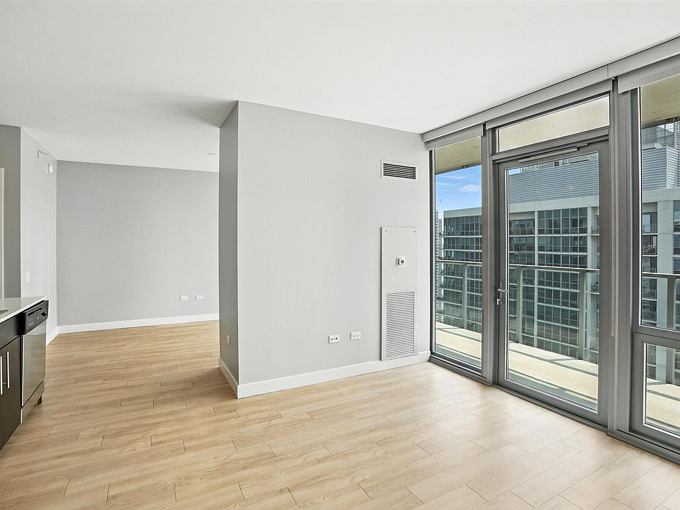 1st image of 351 E Wacker Dr