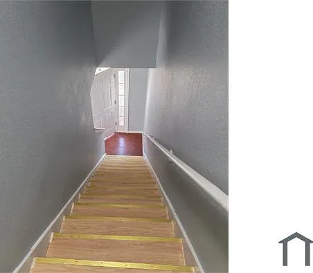 321 Brookview Dr — Photo 1