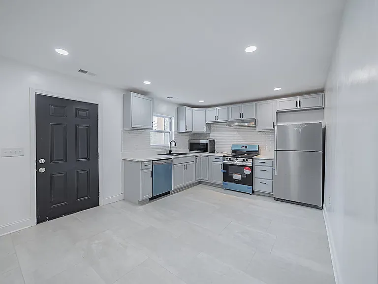 825 Market St — Photo 1