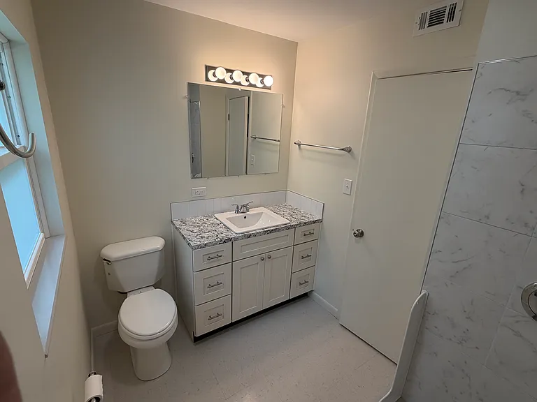2513 Winona Ave — Photo 7
