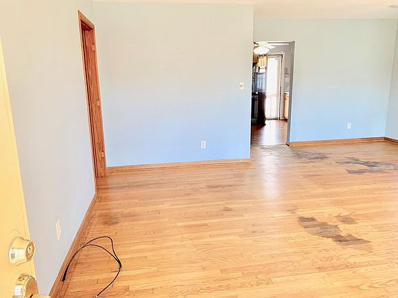 4th image of 2037 Westview Dr