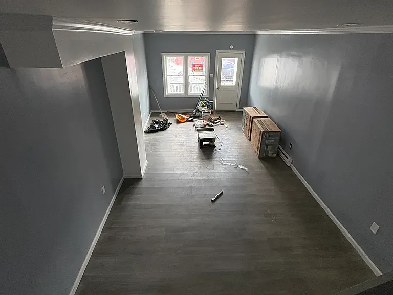 409 W Market St — Photo 3