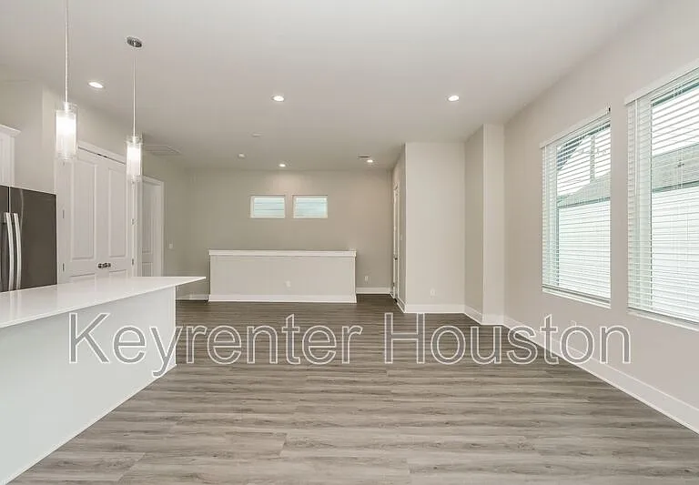 8318 Curry Rd — Photo 4