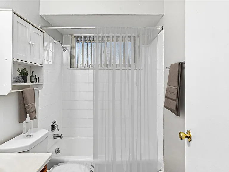 Village Grove Apartments — Photo 11