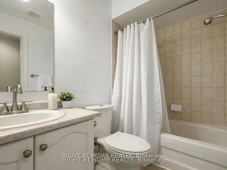95 Giancola Cres — Photo 14