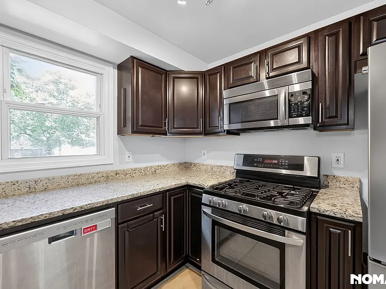 8507 Potomac Ave — Photo 11