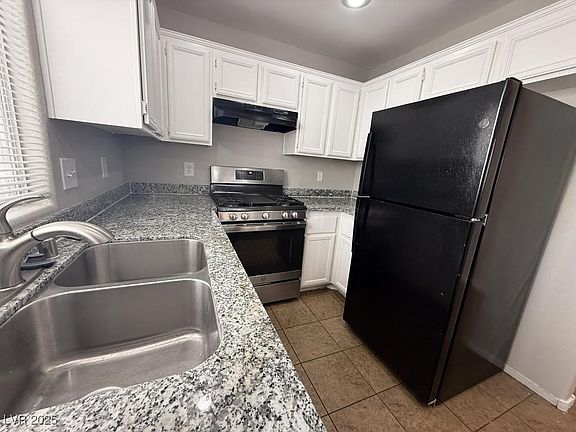 5th image of 2105 William Holden Ct